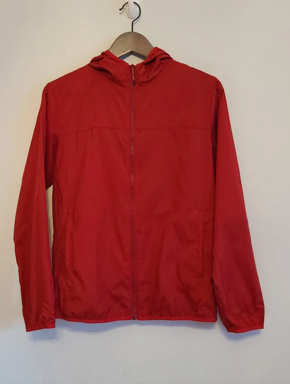 Uniqlo Kid's Lightweight Red Hooded Jacket Size 13 Or XS Adults